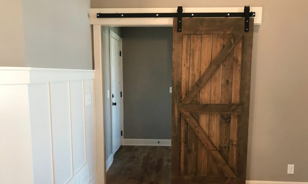 How to know the size that your sliding barn door hardware will need