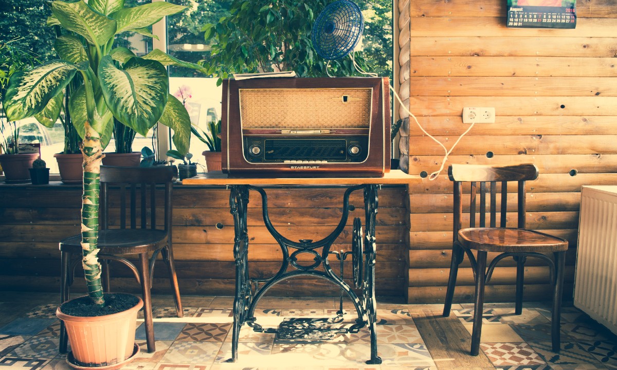 shop radio for entertainment while working