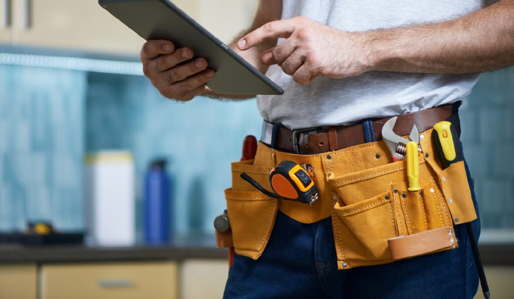 toolbelt woodsmith Essential Woodworking Tools To Keep in Your Toolbelt