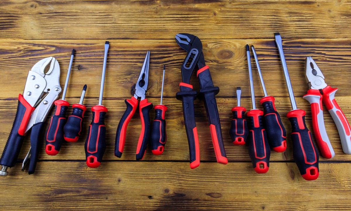 Pliers: A Versatile Tool To Keep Handy - Woodsmith Guides