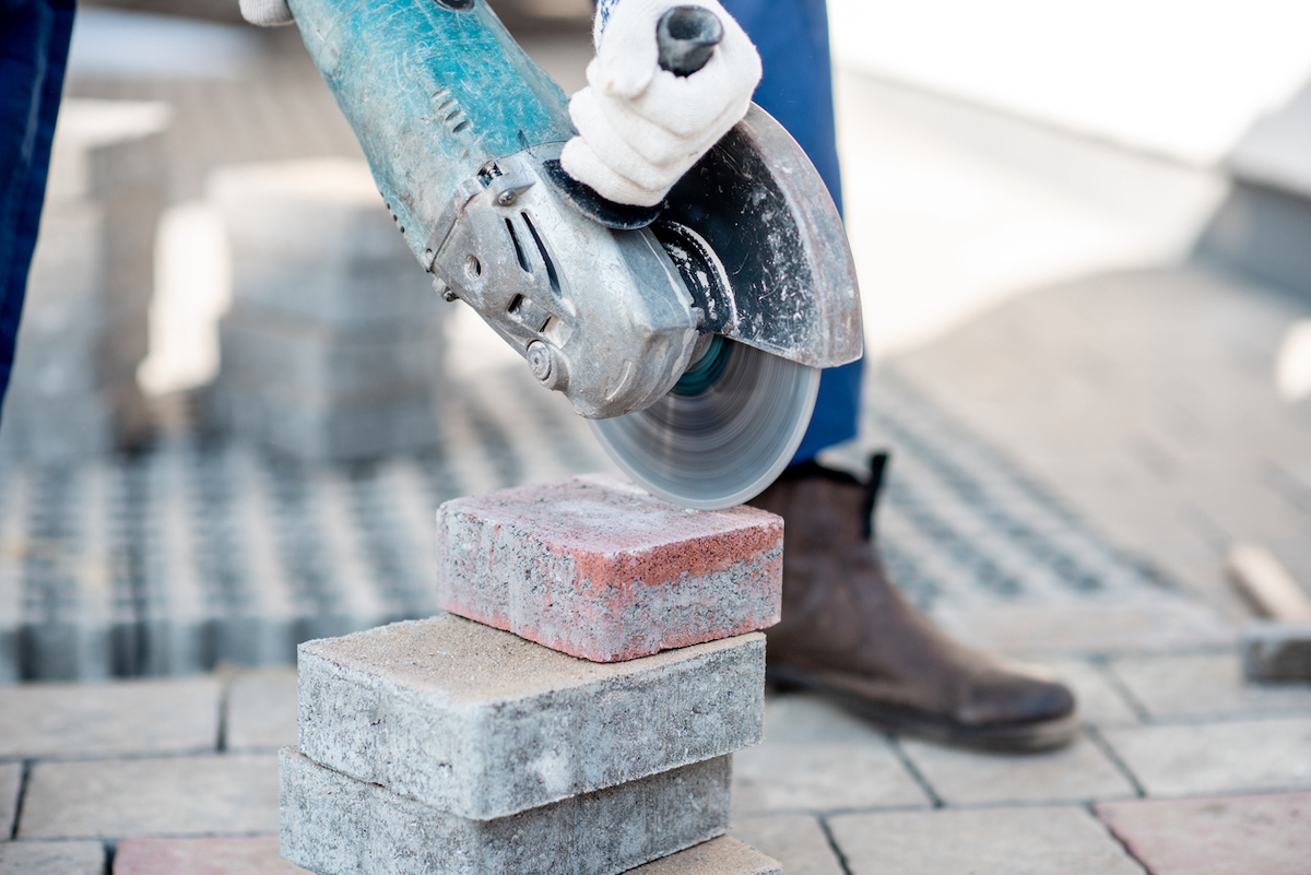 A Step-by-Step Guide for Properly Cutting Brick | Woodsmith