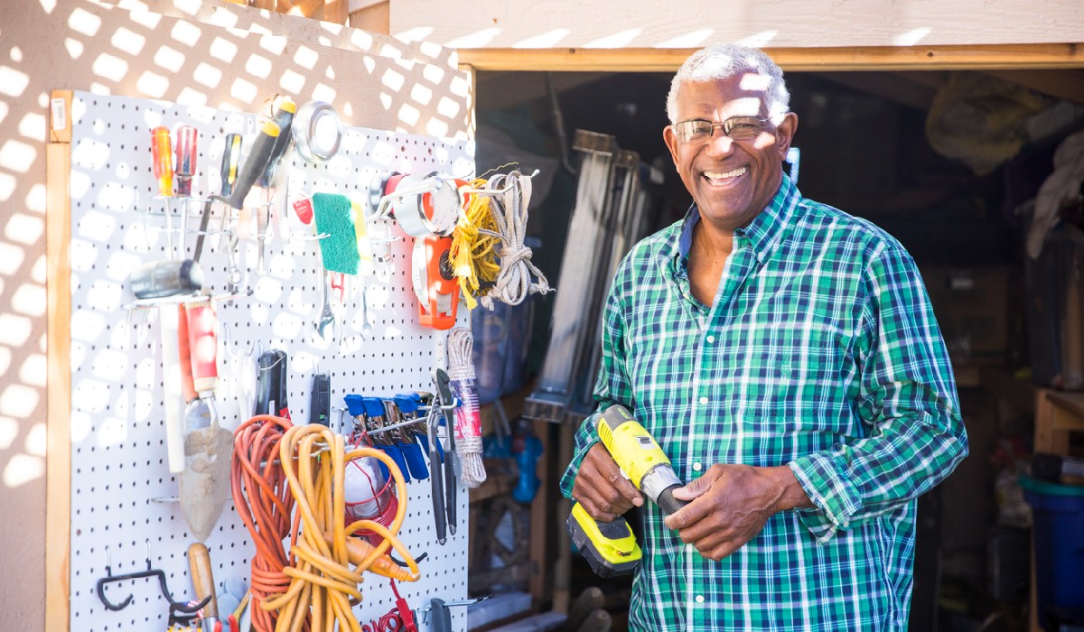 How to organize woodworking tools: Write an SEO-friendly article of approximately 2000 characters (roughly 300 words) that provides valuable, actionable insights to the target audience. 2