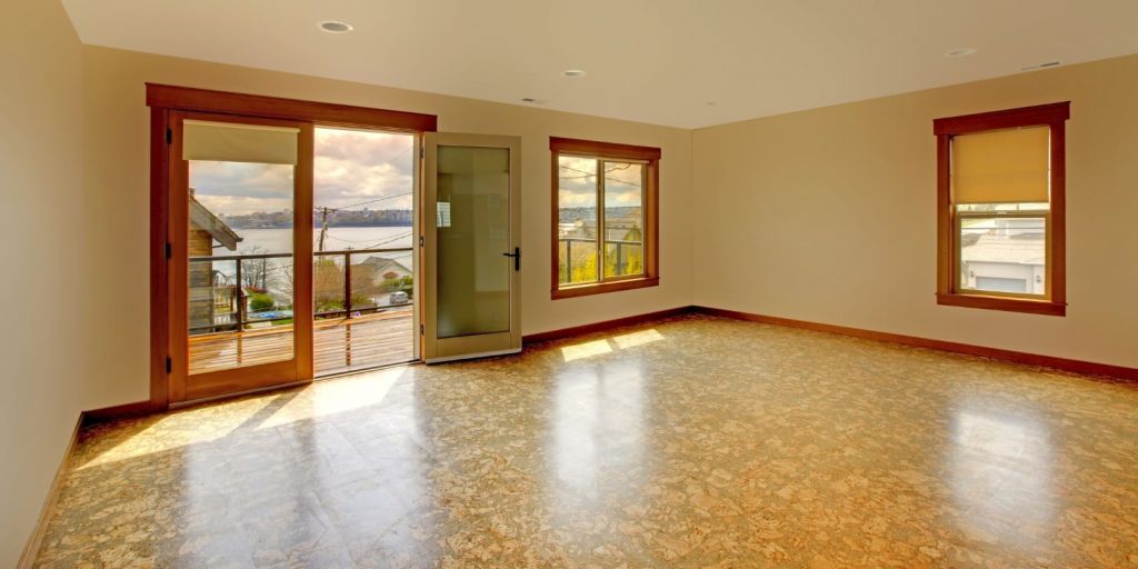 Lage bright empty room with cork floor and balcony.