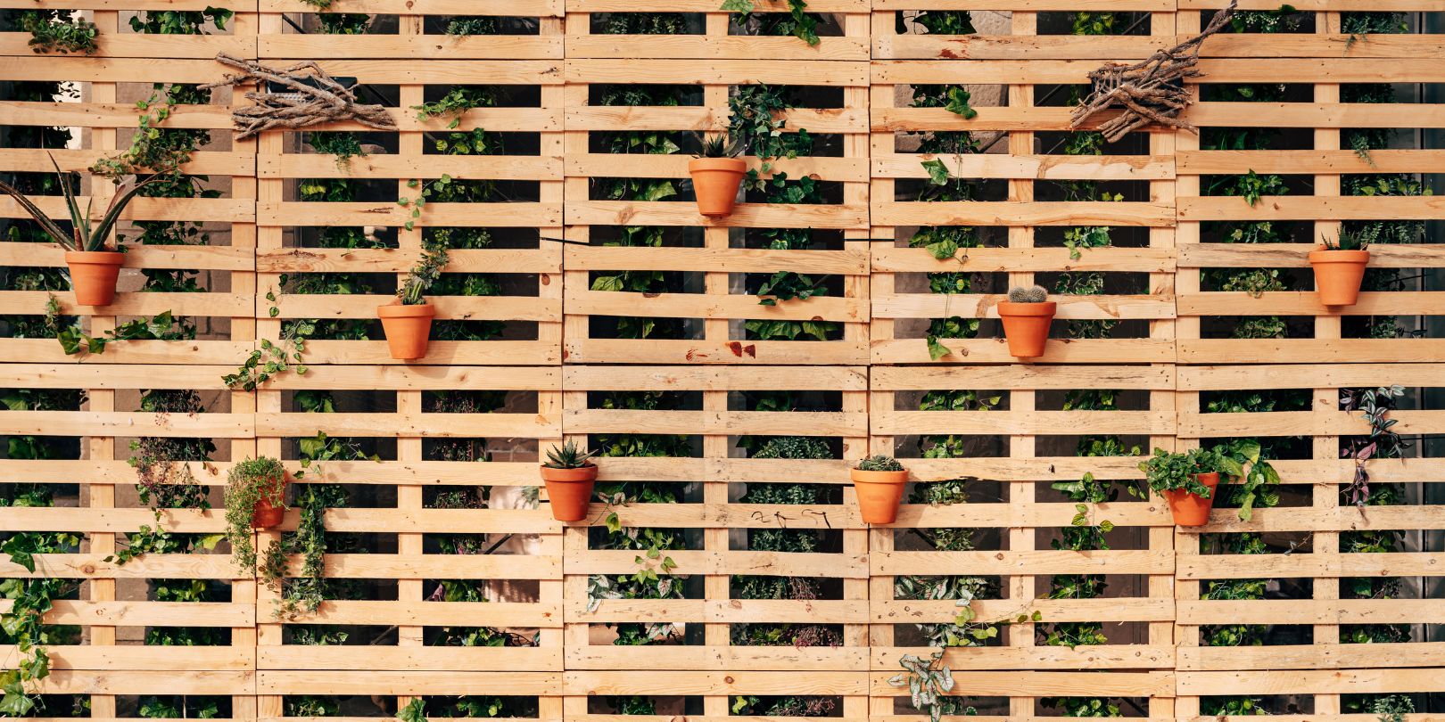 DIY Pallet Fence A StepbyStep Guide and Supplies Woodsmith