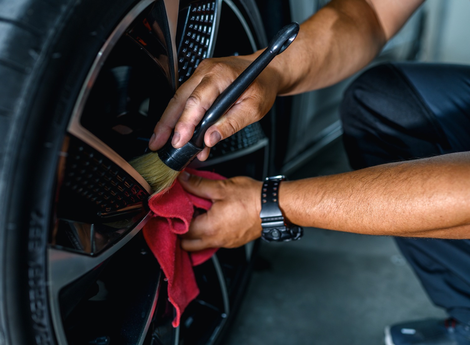 Dull Rims? How To Polish Wheels To A Perfect Mirror-Shine! - Chemical Guys  