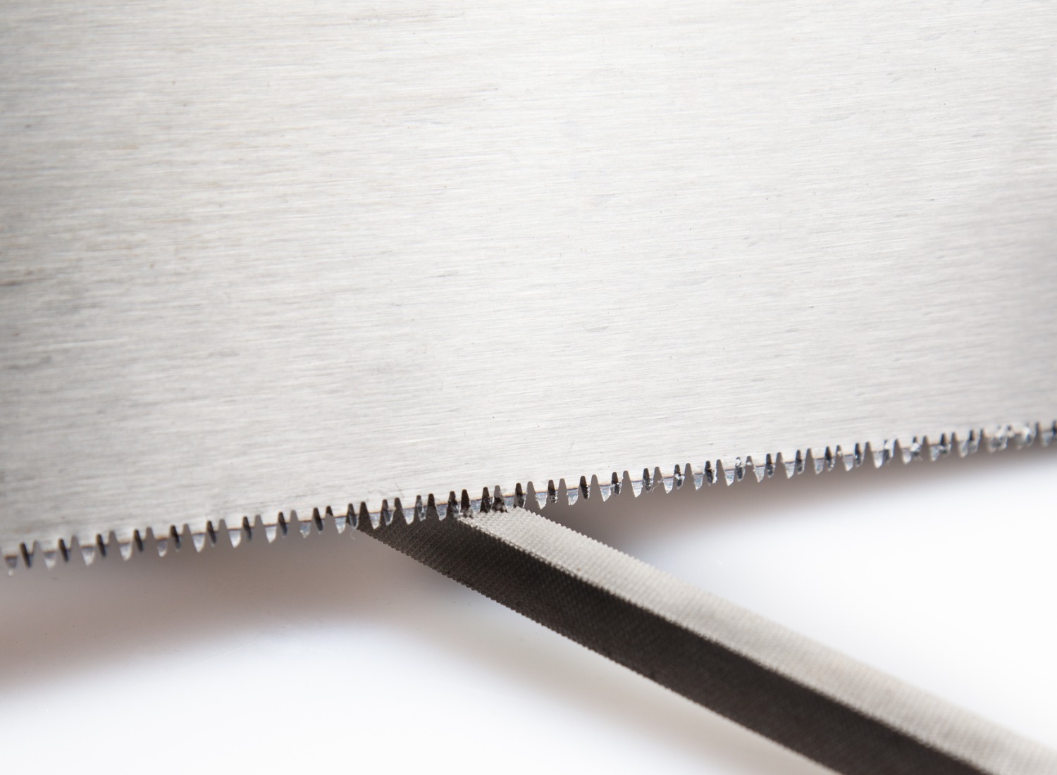 How to Sharpen a Hand Saw for Optimal Woodworking